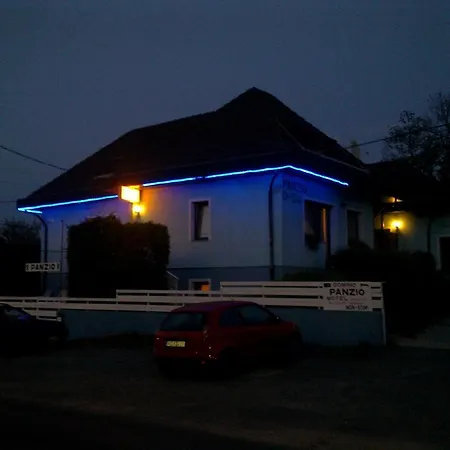 Bed & Breakfast Domino Panzio Szekesfehervar